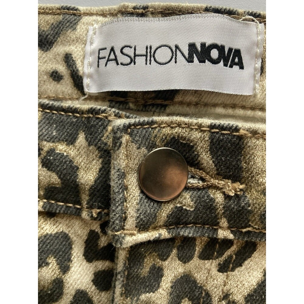 Fashion Nova Women’s Junior Size 15 Long Leopard Jeans Flared NWT. New With Tags - Picture 6 of 16